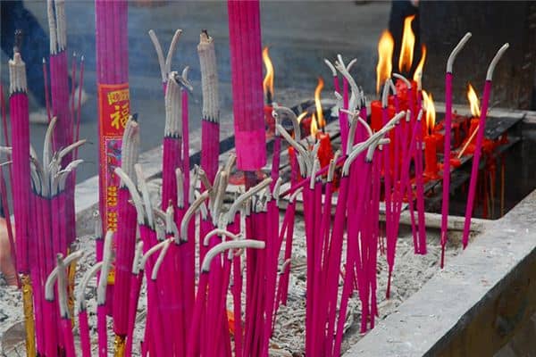 梦见赶庙烧纸是什么意思 梦见赶庙烧纸是什么意思