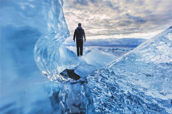 梦见冰上行走是什么意思 梦见冰上行走是什么意思