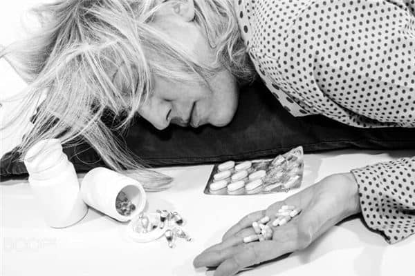 梦见吃安眠药是什么意思 梦见吃安眠药是什么意思