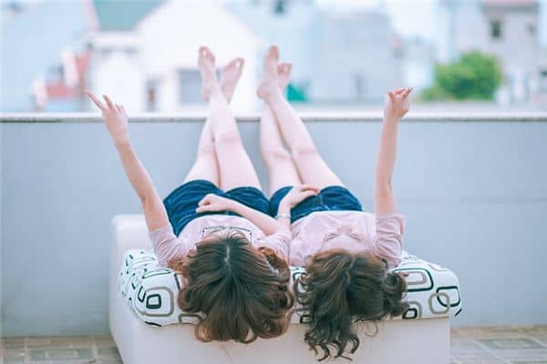 梦见和闺蜜在一起 梦见和闺蜜在一起