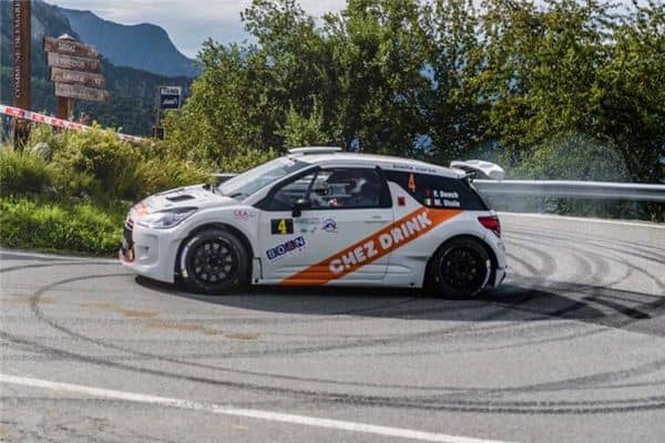 梦见开车上坡是什么意思 梦见开车上坡是什么意思