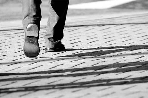 梦见鞋底掉了是什么意思 梦见鞋底掉了是什么意思