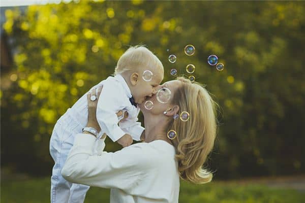 梦见被小孩咬是什么意思 梦见被小孩咬是什么意思