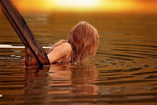 梦见裸体洗澡是什么意思 梦见裸体洗澡是什么意思