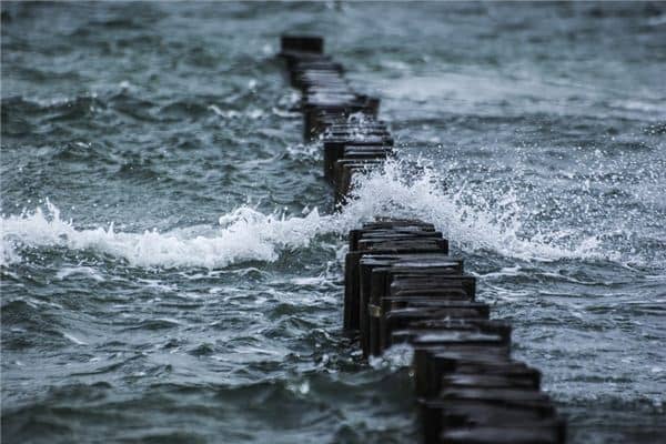 梦见好大的水是什么意思 梦见好大的水是什么意思