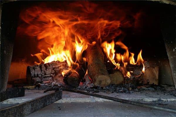 梦见往灶里添柴烧火 梦见往灶里添柴烧火