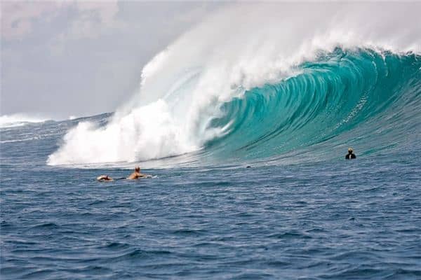 梦见大水冲向自己