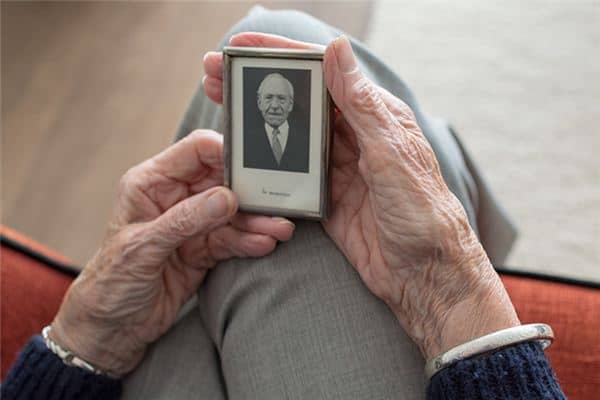 梦见去世的姥爷 梦见去世的姥爷