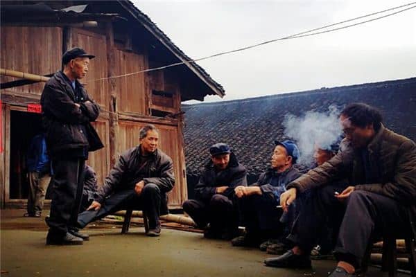 梦见很多人聚在一起 梦见很多人聚在一起