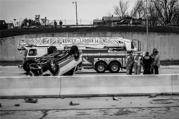 梦见大车翻了是什么意思 梦见大车翻了是什么意思