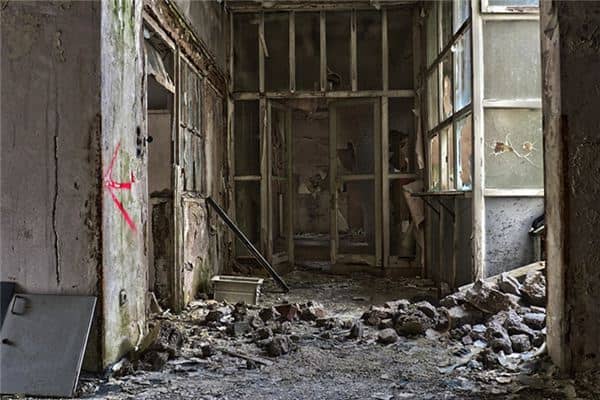 梦见住破房子是什么意思 梦见住破房子是什么意思