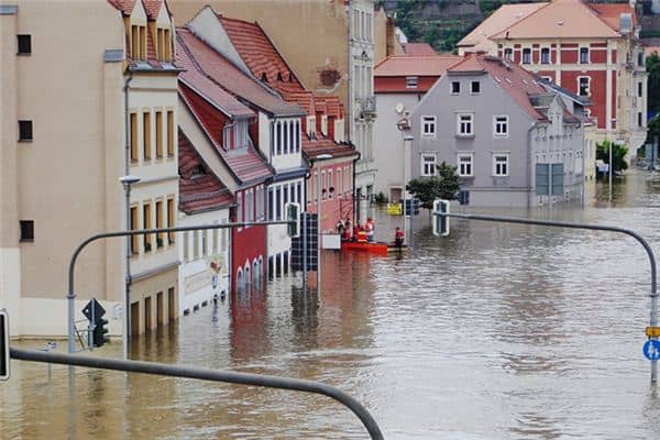 梦见积水成河是什么意思 梦见积水成河是什么意思