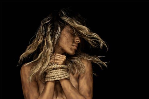 梦见被人劫持是什么意思 梦见被人劫持是什么意思