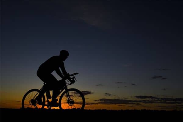 梦见骑车摔死是什么意思 梦见骑车摔死是什么意思