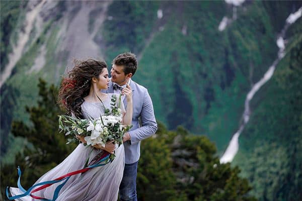 梦见与人缠绵是什么意思