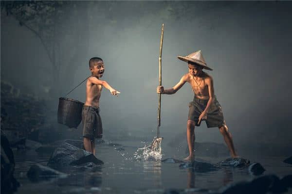 梦见下水抓鱼是什么意思 梦见下水抓鱼是什么意思