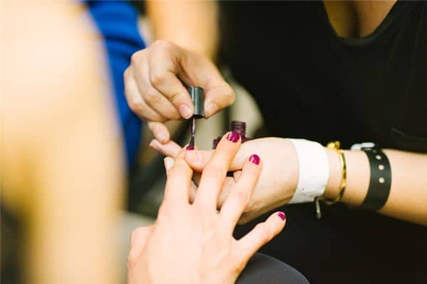 梦见美甲掉了是什么意思