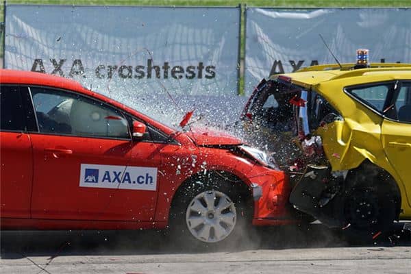 梦见被大车撞是什么意思 梦见被大车撞是什么意思