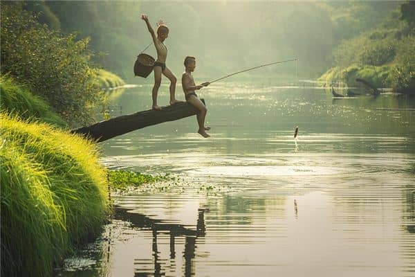 梦到钓鱼钓到大鱼 梦到钓鱼钓到大鱼