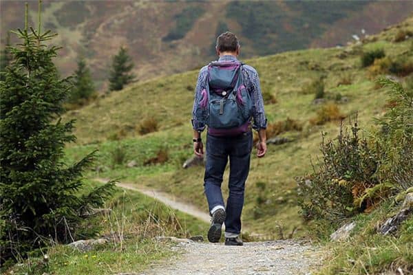 梦见背包走路是什么意思 梦见背包走路是什么意思