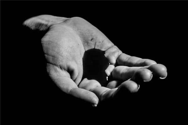 梦见吐痰带血是什么意思 梦见吐痰带血是什么意思