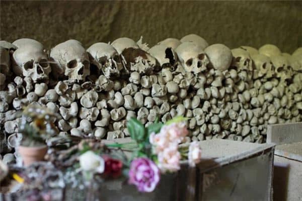 梦见很多死人是什么预兆 梦见很多死人是什么预兆