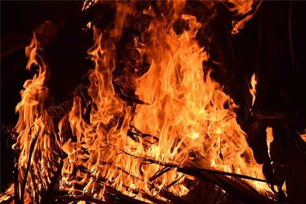 梦见放火烧山是什么意思 梦见放火烧山是什么意思