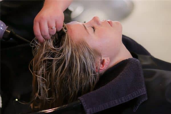 梦见头皮屑很多 梦见头皮屑很多