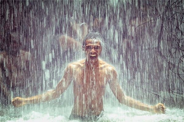 梦见大雨倾盆是什么意思 梦见大雨倾盆是什么意思