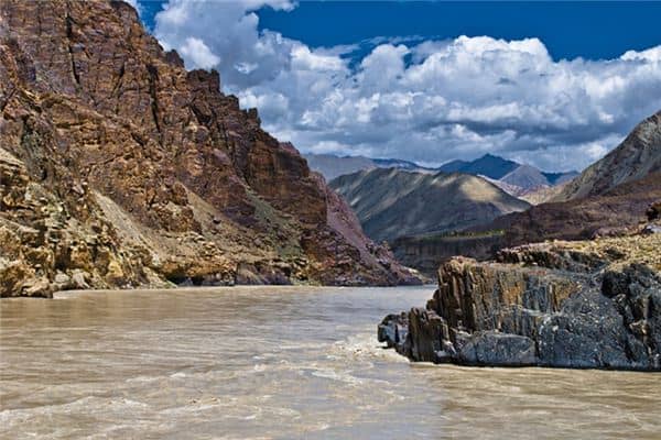 梦见浑水流淌是什么意思 梦见浑水流淌是什么意思