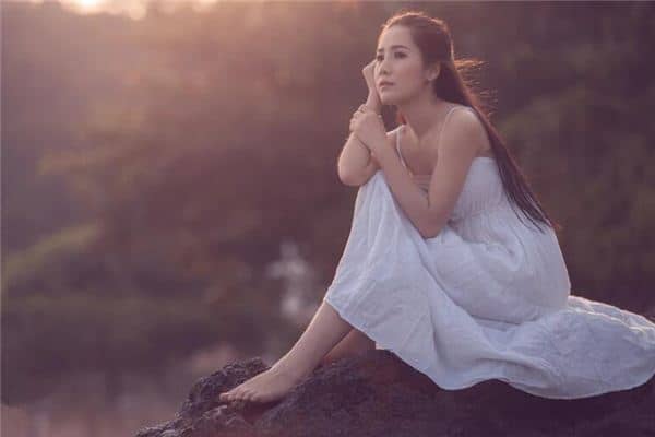 梦见白衣女子是什么意思 梦见白衣女子是什么意思