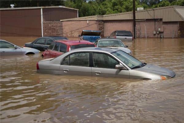 梦见车里进水是什么意思 梦见车里进水是什么意思