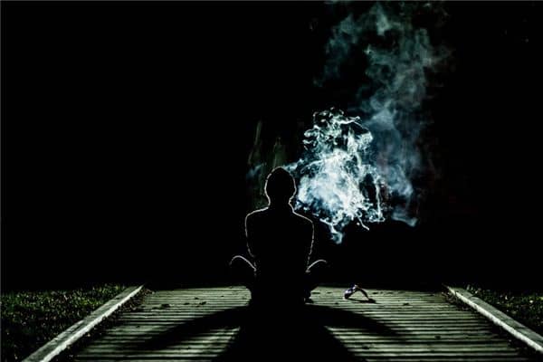 梦见被鬼压床是什么意思 梦见被鬼压床是什么意思