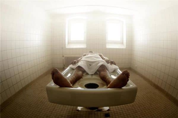 梦到活着的亲人死了 梦到活着的亲人死了