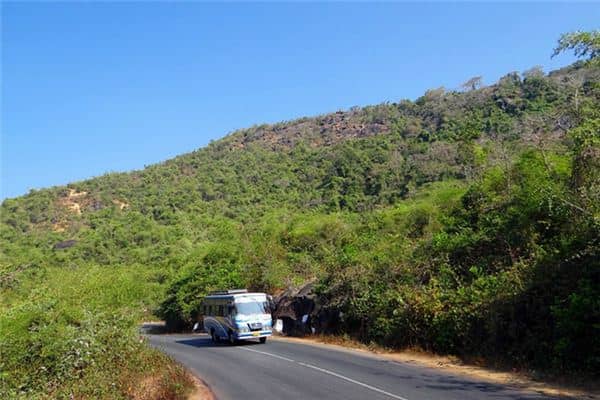 梦见开车爬坡是什么意思 梦见开车爬坡是什么意思