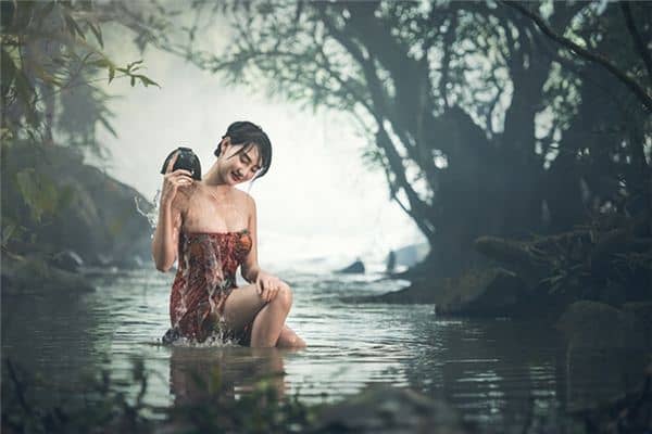 梦见别人洗澡是什么意思 梦见别人洗澡是什么意思