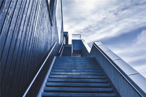 梦见楼梯塌了是什么意思 梦见楼梯塌了是什么意思