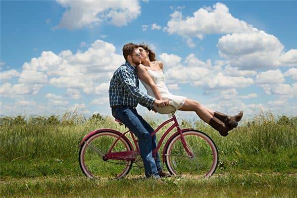 梦见骑车带人是什么意思 梦见骑车带人是什么意思