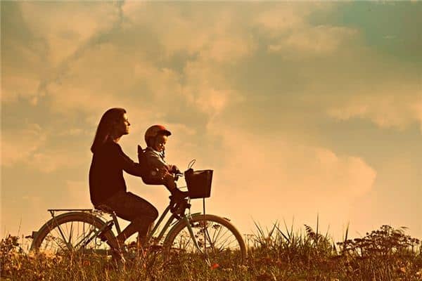 梦见骑自行车带人