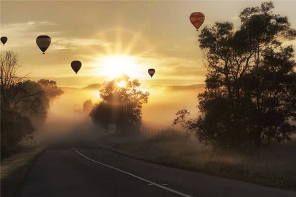 梦见在天上飞 梦见在天上飞