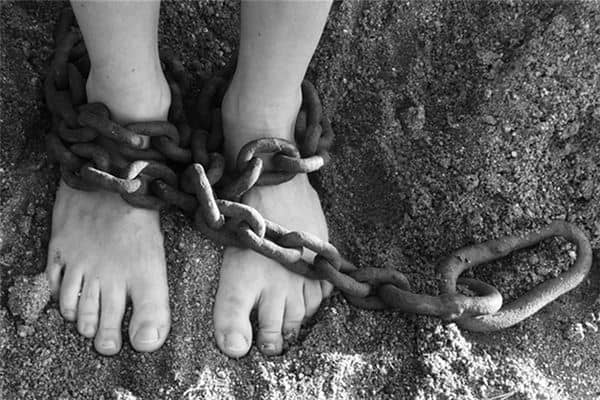 梦见双脚被绑是什么意思 梦见双脚被绑是什么意思