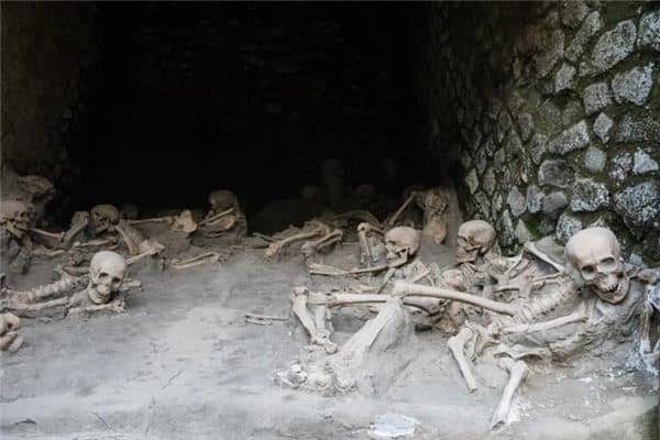 梦见别人吃人是什么意思 梦见别人吃人是什么意思