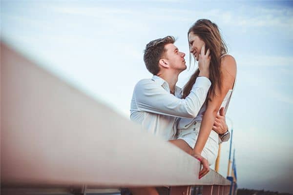 梦见老公回家是什么意思 梦见老公回家是什么意思