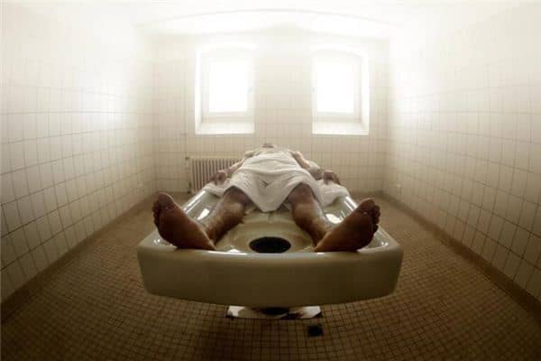 梦见死人拉屎是什么意思 梦见死人拉屎是什么意思