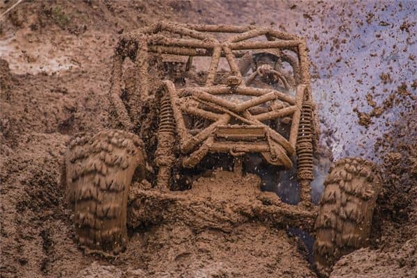 梦见陷入淤泥是什么意思 梦见陷入淤泥是什么意思