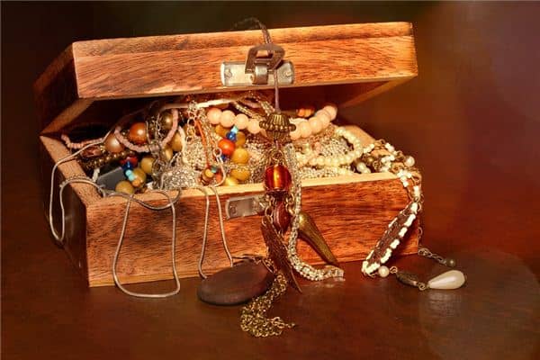 梦见挖到宝藏是什么意思 梦见挖到宝藏是什么意思