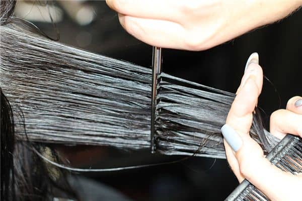 梦见把头发剪了是什么意思 梦见把头发剪了是什么意思