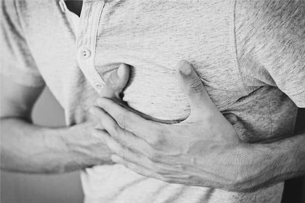 梦见吐出内脏是什么意思 梦见吐出内脏是什么意思