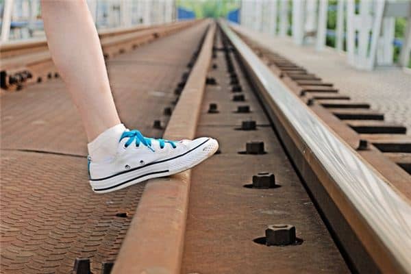 梦见丢一只鞋是什么意思 梦见丢一只鞋是什么意思