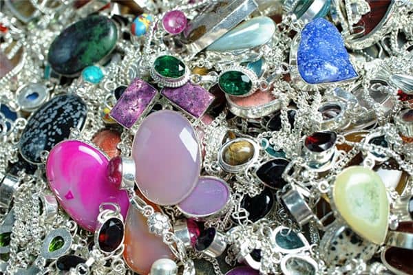 梦见金银珠宝是什么意思 梦见金银珠宝是什么意思